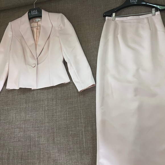 Zola Evening poly satin lined suit -never worn - Picture 2 of 4